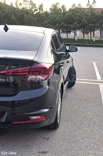 Hyundai Elantra-6