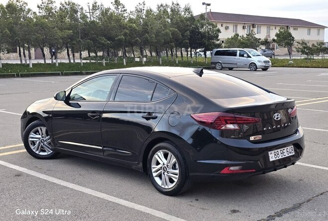 Hyundai Elantra-8