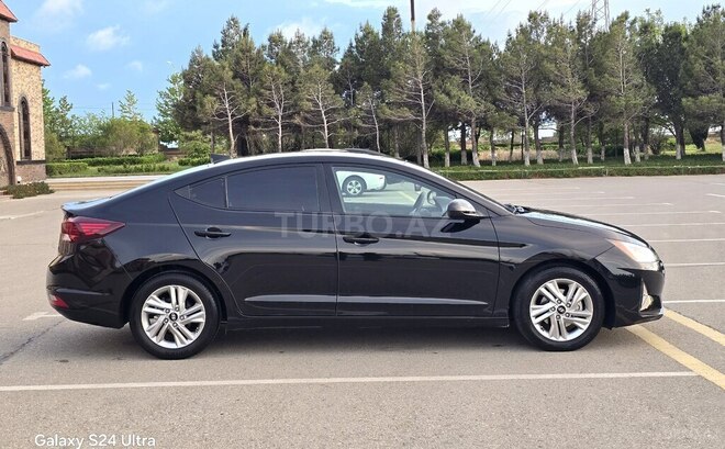 Hyundai Elantra-10