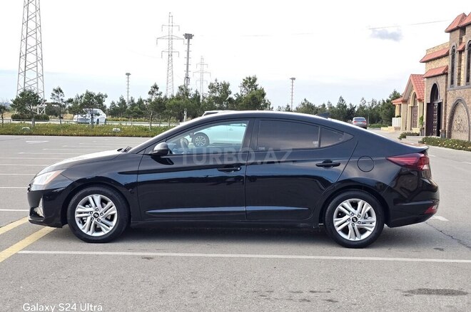 Hyundai Elantra-9