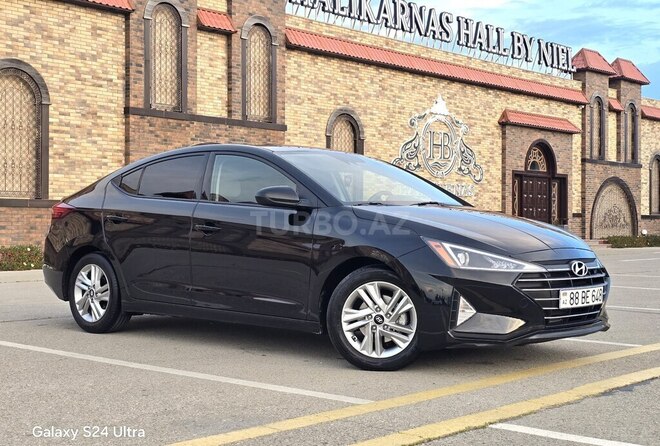 Hyundai Elantra-11