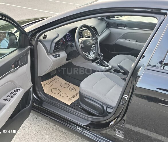 Hyundai Elantra-13