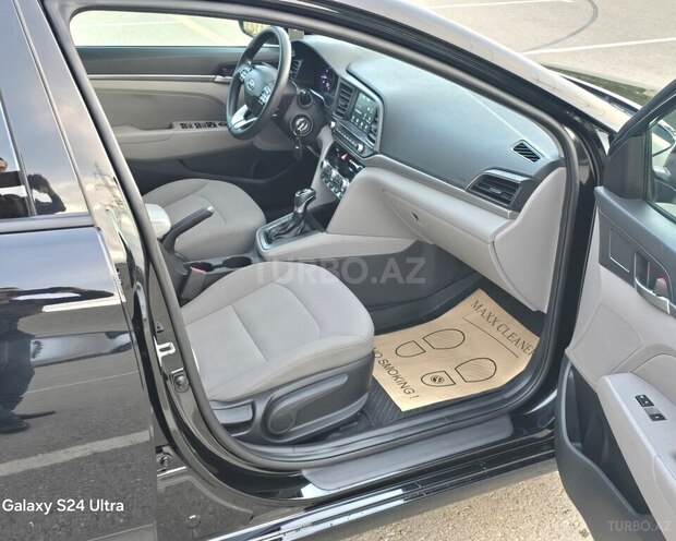 Hyundai Elantra-14