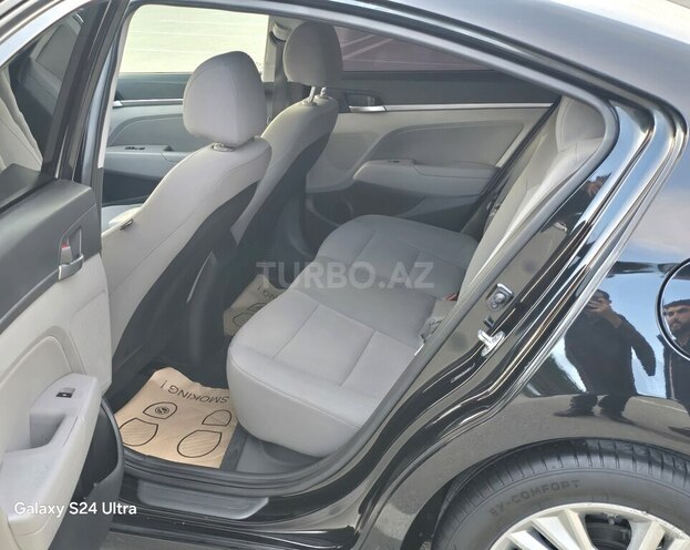 Hyundai Elantra-15