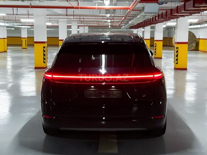 Li Auto L7-8