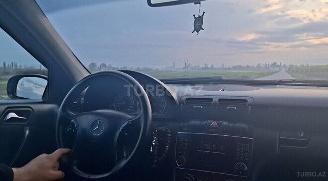 Mercedes C 200-11