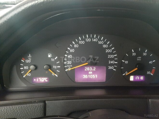 Mercedes E 220-12