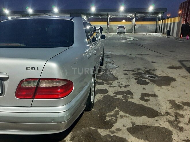 Mercedes E 220-8
