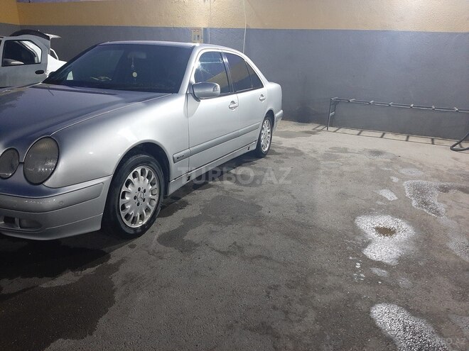 Mercedes E 220-5