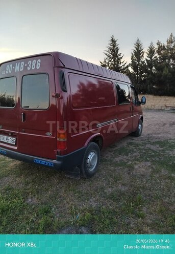Ford Transit-9
