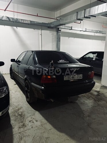 BMW 318-4
