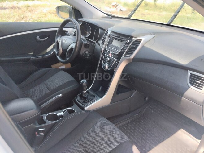 Hyundai i30-7