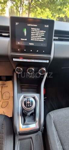 Renault Clio-12