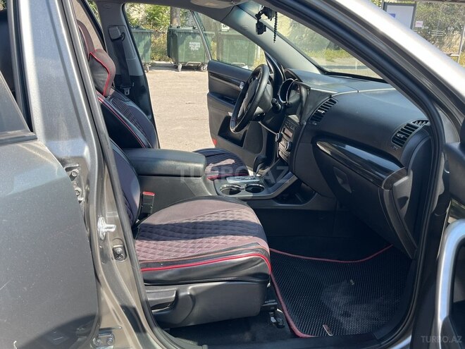 Kia Sorento-12