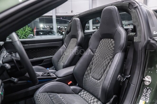 Porsche 911 Targa 4S-13