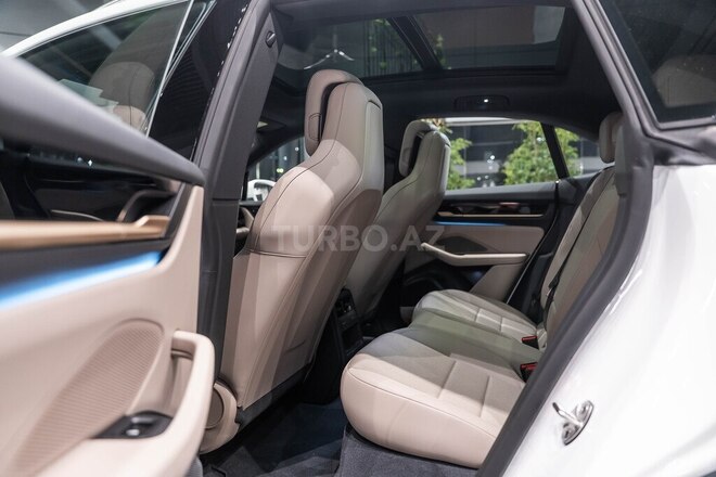 Porsche Macan 4-14