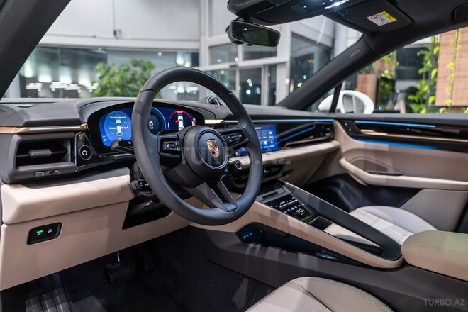 Porsche Macan 4-12