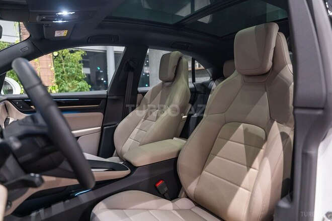 Porsche Macan 4-13