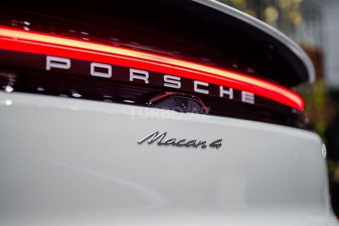Porsche Macan 4-8