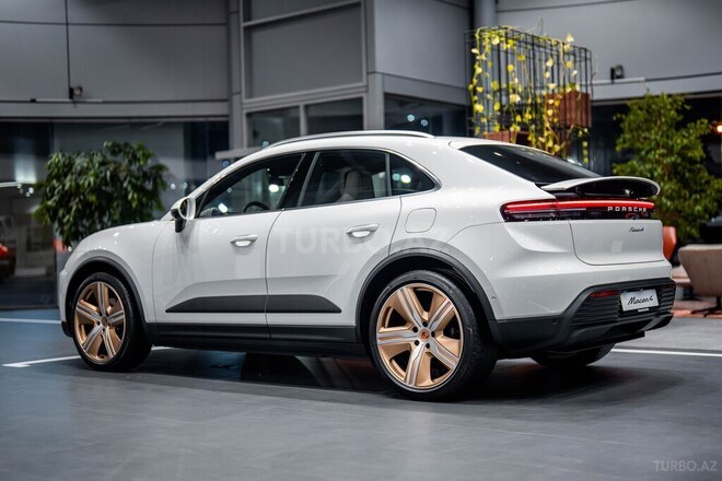 Porsche Macan 4-7