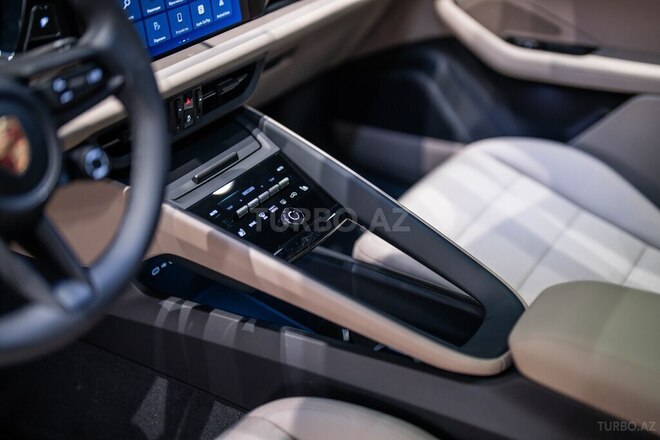 Porsche Macan 4-9