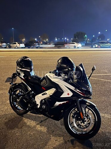Bajaj Pulsar RS 200-1