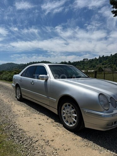 Mercedes E 240-3