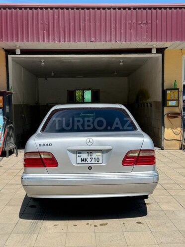 Mercedes E 240-5