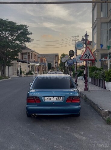 Mercedes E 200-5