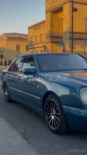 Mercedes E 200-4
