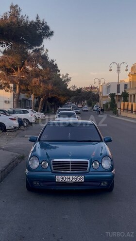 Mercedes E 200-2