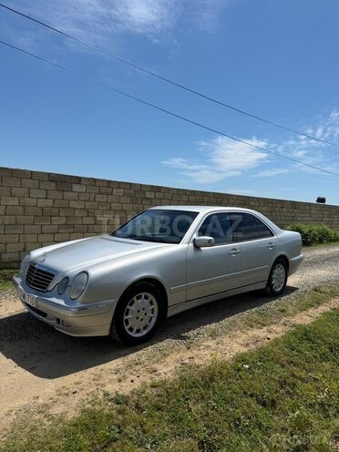 Mercedes E 240-2