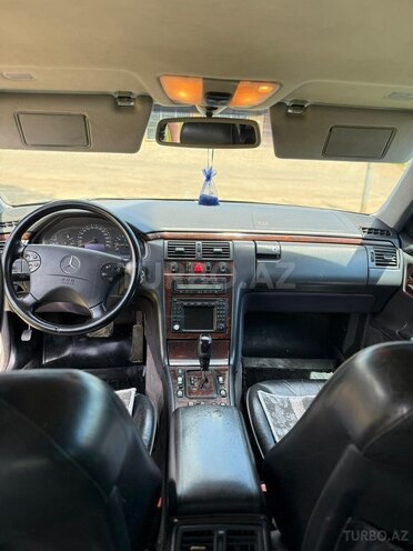 Mercedes E 240-7