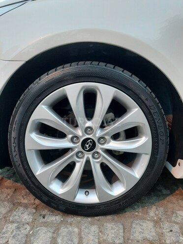 Hyundai Sonata-20