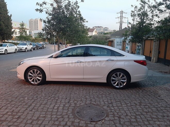 Hyundai Sonata-4