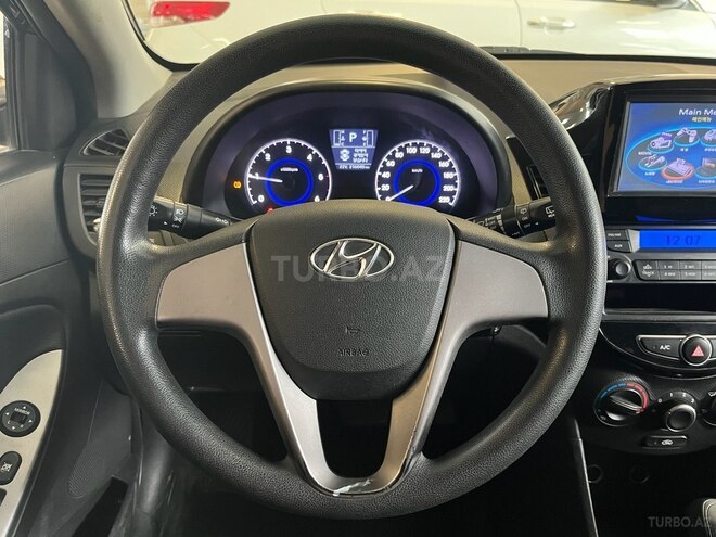 Hyundai Accent-3