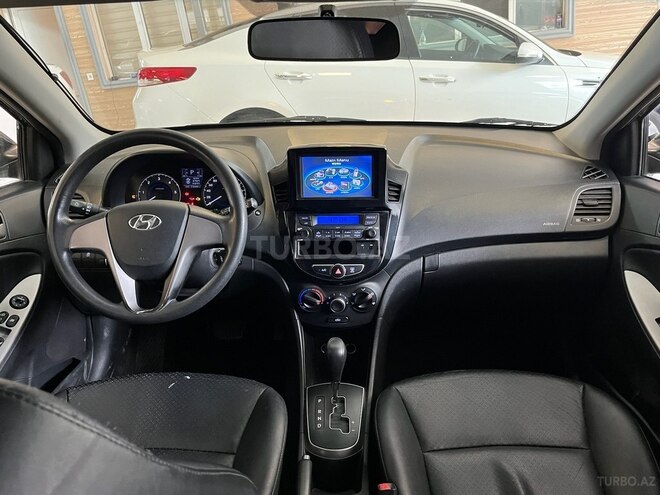 Hyundai Accent-10