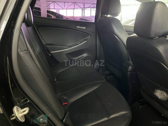 Hyundai Accent-12