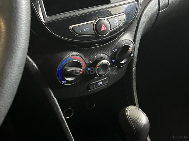 Hyundai Accent-6