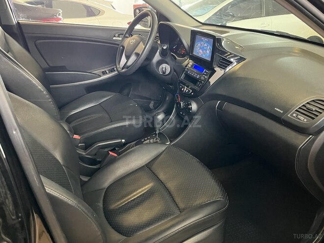 Hyundai Accent-11