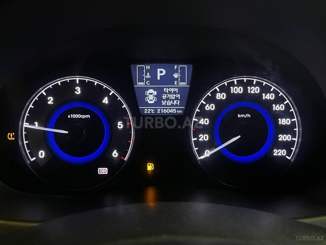 Hyundai Accent-4