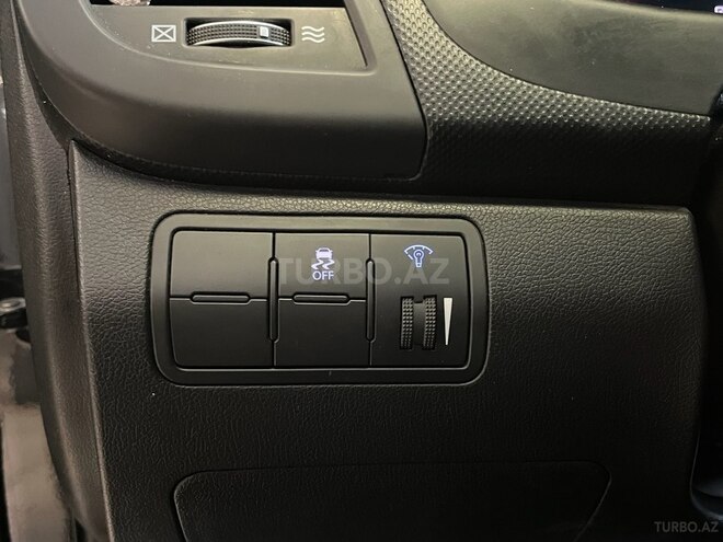 Hyundai Accent-7