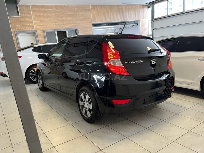 Hyundai Accent-2