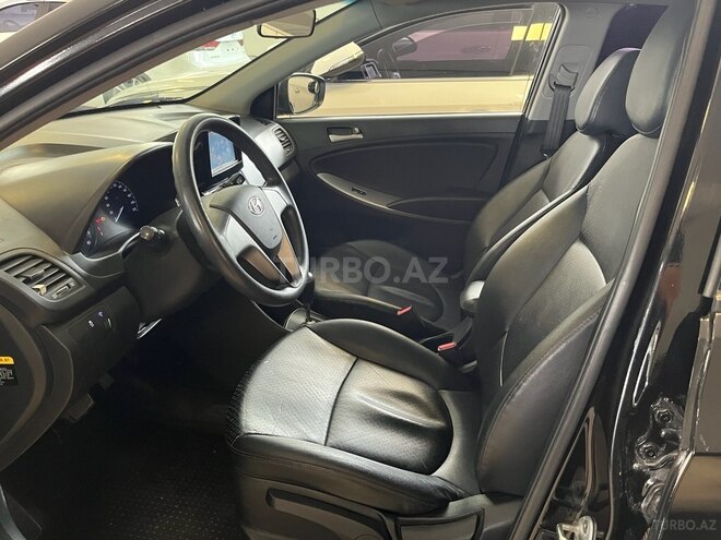 Hyundai Accent-13