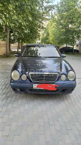 Mercedes E 220-1