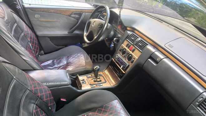 Mercedes E 220-6