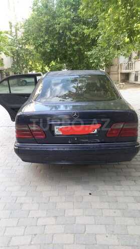 Mercedes E 220-2