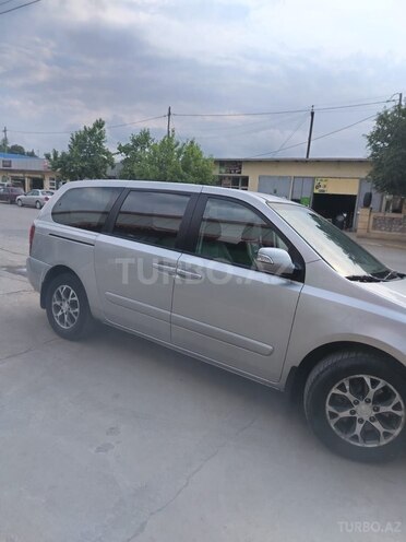 Kia Carnival-14