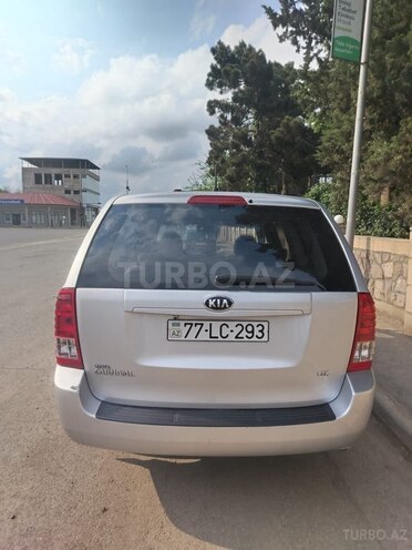 Kia Carnival-2