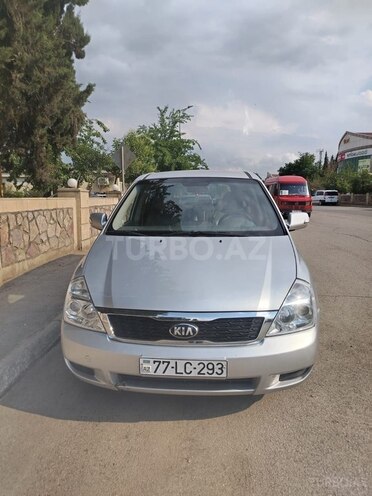 Kia Carnival-1